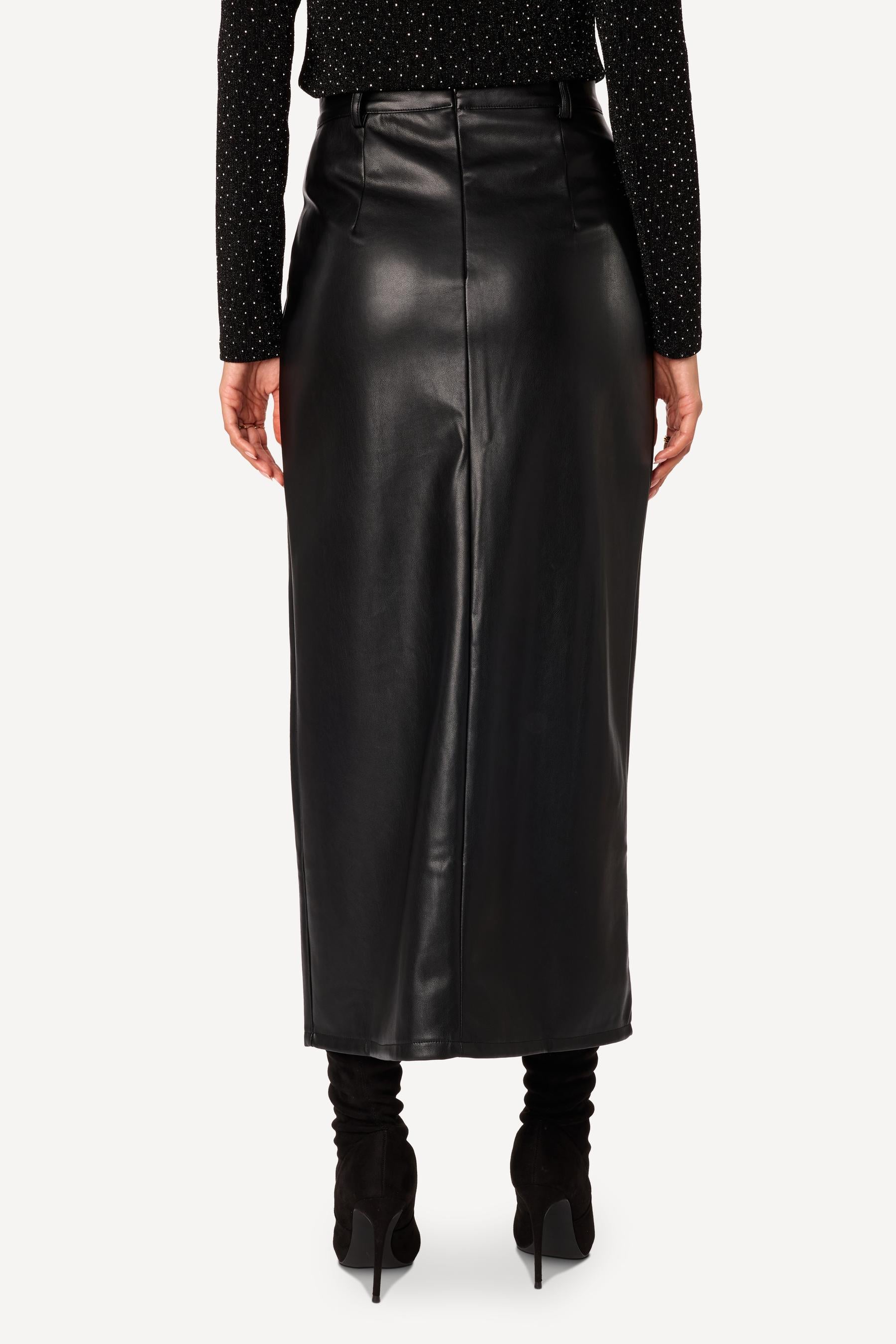 Jupe longue en simili cuir Noir - Axara Paris