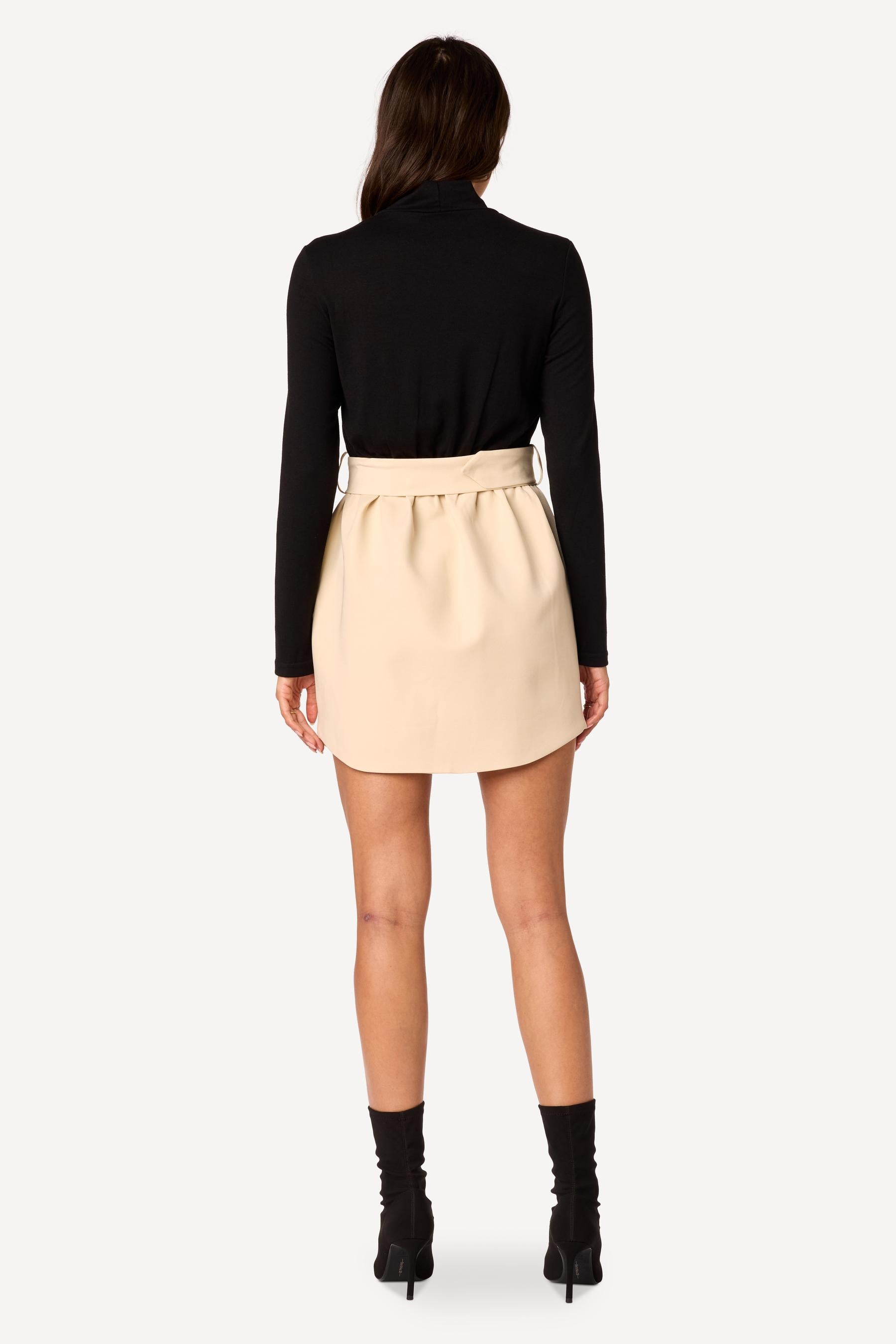 Robe courte bi-matière Noir - Axara Paris