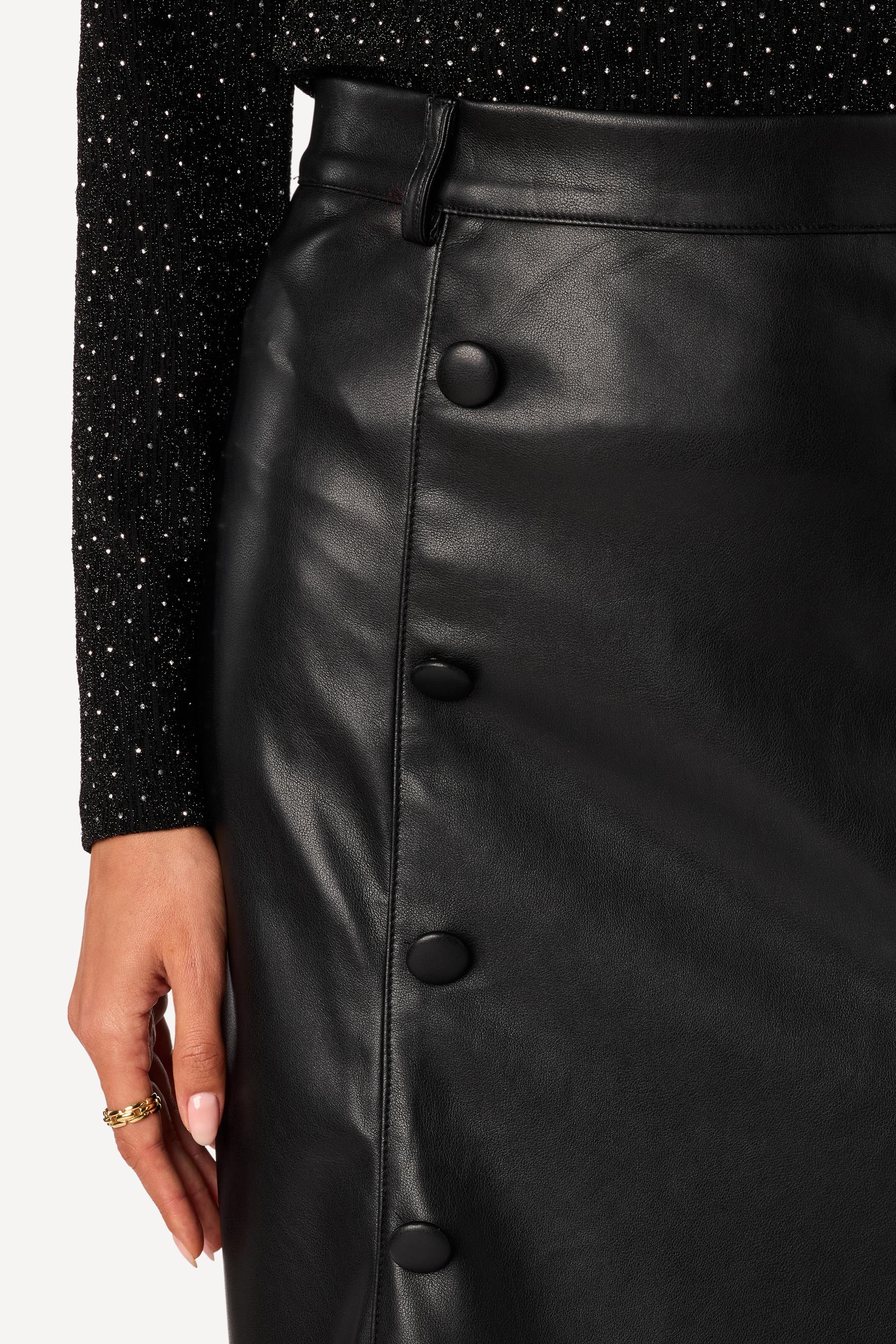 Jupe longue en simili cuir Noir - Axara Paris
